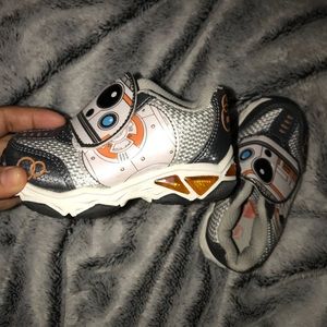 STAR WARS BB-8 Toddler Sz 6 Light Up Shoes NEW